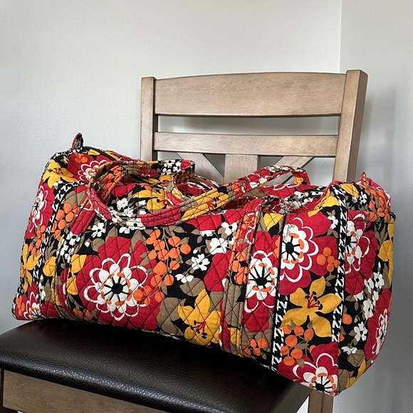 NWOT Vera Bradley Large Traveler Duffle Bag - Bittersweet Pattern   *RETIRED* - Picture 7 of 9